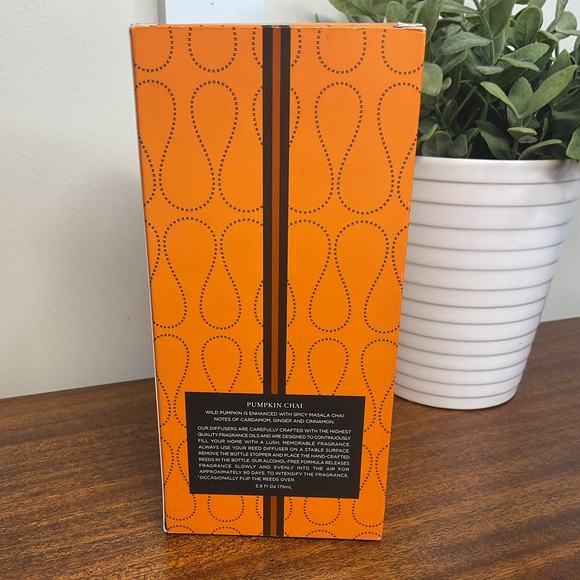 NEST Fragrances NEW Pumpkin Chai Candle Holder - Orange - Picture 2 of 3